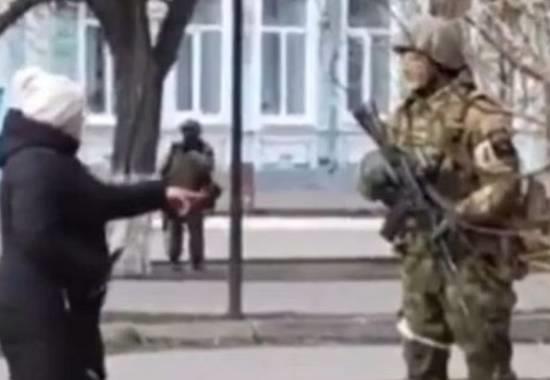 Ukrainian-Woman Ukranian-Woman-Confronts-Russian-Soldier Ukranian-Woman-Viral-Video