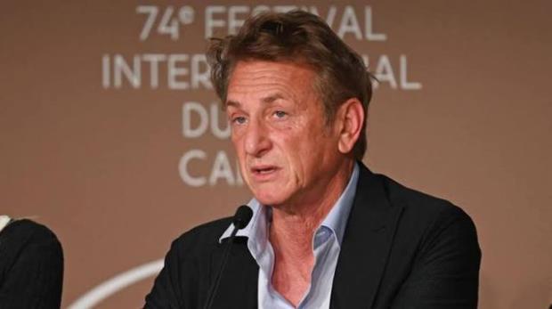 Actor Sean Penn walks miles to reach the Polish border, abandons car to flee Ukraine | Sean-Penn,Ukraine,Russia- True Scoop