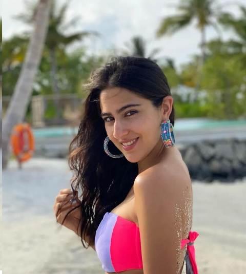 Sara Ali Khan oozes hotness in her multi-color bikini; see the exotic pics | Sara-Ali-Khan,Sara-Ali-Khan-photos,Photoshoot-of-Sara- True Scoop