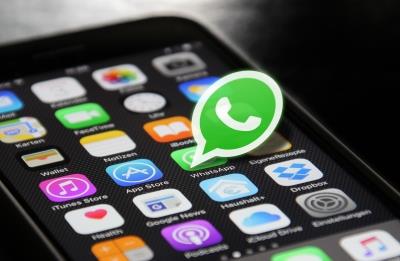 WhatsApp working on showing status updates in chats list
