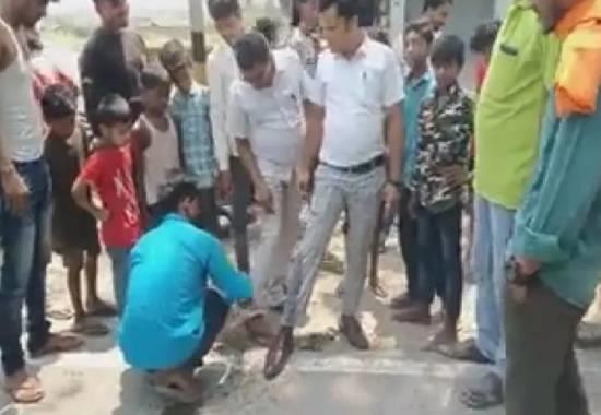 Vaishali, Bihar: Truck driver spits Gukta on teacher; gets instant punishment on the road