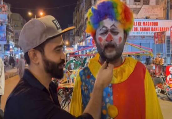 Karachi Joker Viral Video: Man dressed as clown leaves netizens stunned & spellbound; Watch