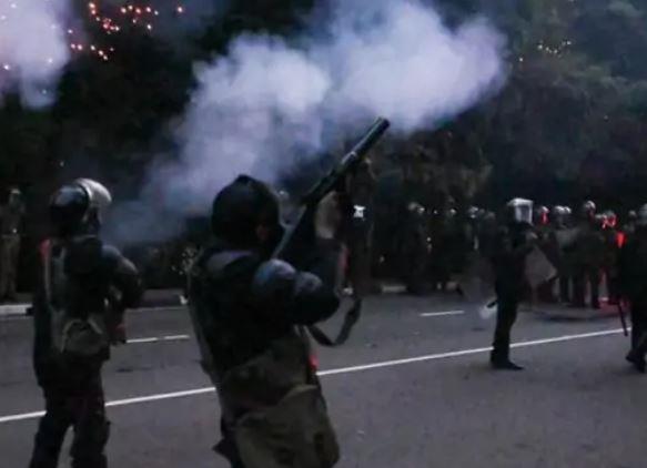 Sri Lanka Economic Crisis: Police fires tear gas on students protesting outside Parliament