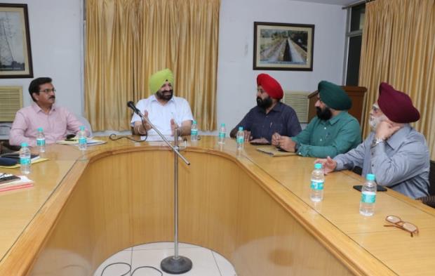 *Er D.P.S. Grewal director distribution met industrialists of North and border zone*