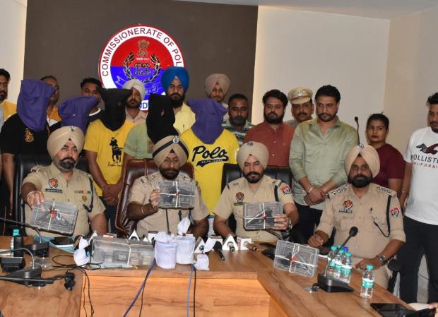 PUNJAB POLICE ARRESTS FIVE PERSONS WITH 4 PISTOLS, Rs 6.5 LAKH DRUG MONEY, 103gms HEROIN & THREE CARS