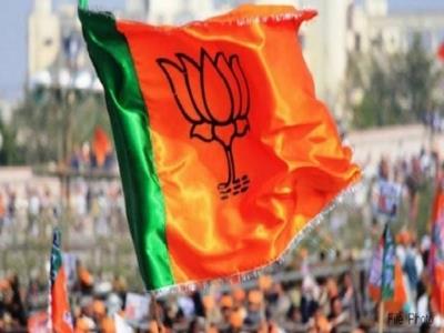 Maha crisis: BJP keeping close eye, exploring all options