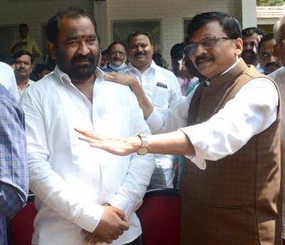 Maha tussle:Shiv Sena prepared to walk out of MVA, 'if..': Raut to rebels
