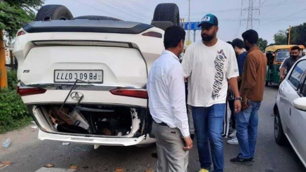 Punjabi Singer Jaani Accident: Lyricist Injured in a road accident after his SUV flips, 2 others injured | Jaani-Accident,-Punjabi-singer-Jaani-Accident,-Who-is-Jaani- True Scoop
