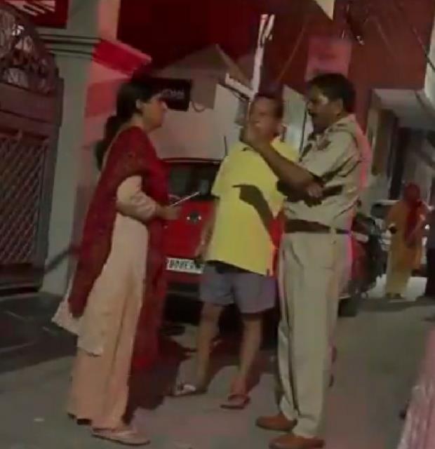 Viral Video: A police man in Jalandhar seen abusing a lady, watch | Punjab-News,Punjab-News-Today,Latest-Punjab-News- True Scoop