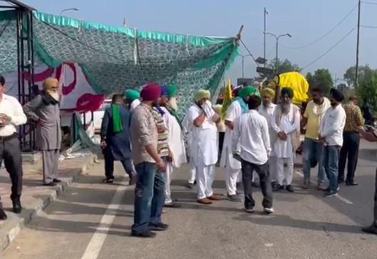 Phagwara: Protest by farmers on Jalandhar-Phagwara Highway; Police administration diverted route through the Sugar mill