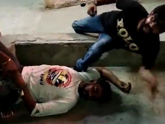 Amritsar Viral Video: Ruckus created by 2 drunkards in the civil hospital at midnight, watch 