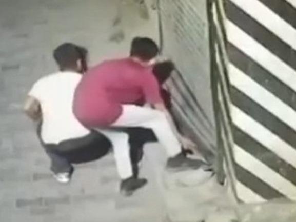 Fright of Nepali Gang hovers in Ludhiana, tried to loot a clothing showroom; Video Viral