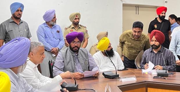Cane growers calls off protest after minister kuldeep singh dhaliwal assures early fulfillment of their demands by chief minister