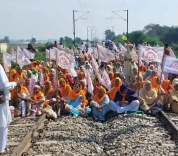 Amritsar: Farmers to block railway track from 12-3 pm to protest against government, 28 trains to get disrupted