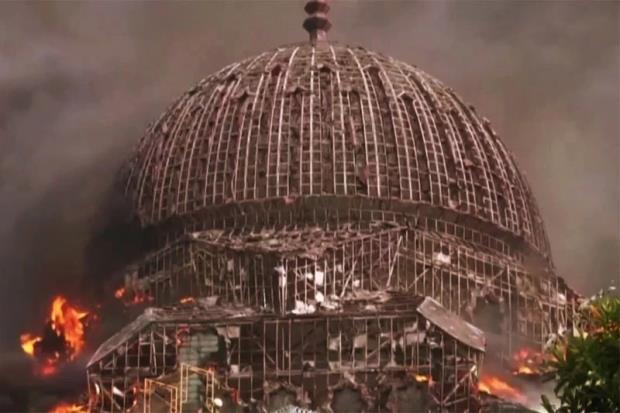 Jakarta: The giant tomb collapses after massive fire grips the Islamic Center Grand Mosque; Video Viral