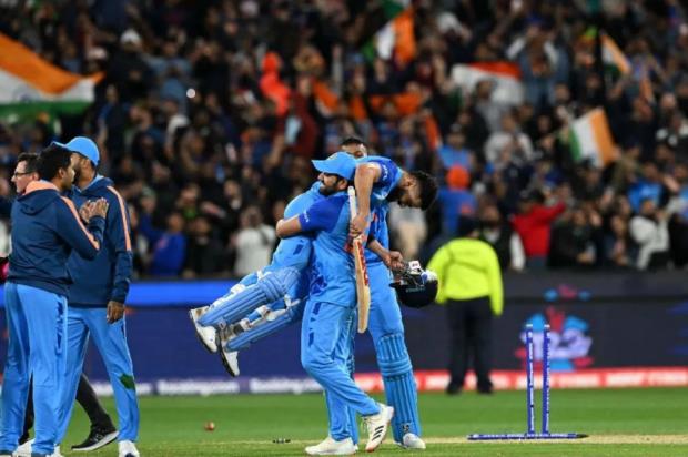 T20 WC 2022: Rohit Sharma lifts emotional Virat Kohli after leading India to victory against Pakistan in a last ball thriller 