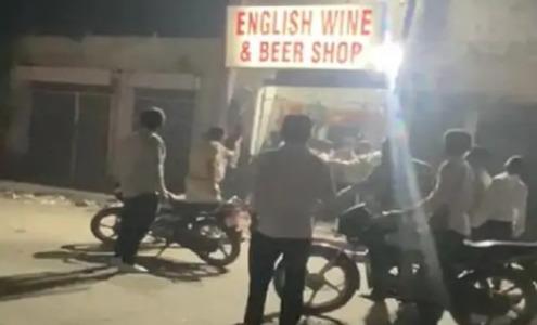 Jalandhar: Ruckus near the railway station on Diwali night; miscreants looted a liquor shop and beat up workers 