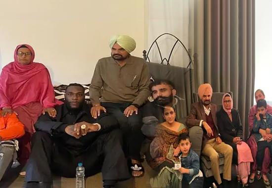 Sidhu Moosewala’s parents meet Burna Boys and Kabaddi Player Ambiya’s wife during their UK visit