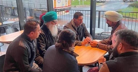 Sidhu Moosewala’s parents meet Khalsa Aid founder Ravi Singh during UK visit