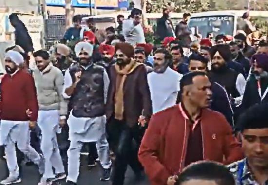 Moosewala’s father Balkaur Singh joins Rahul Gandhi’s Bharat Jodo Yatra in Jalandhar, watch 