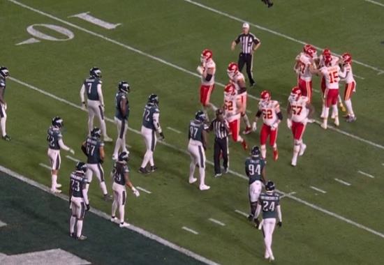 Super Bowl 2023 4th Quarter: Chiefs pull out 'ring around the rosie' distraction vs Eagles; Video Viral