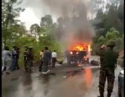5 soldiers Martyrs as army vehicle catches fire in suspected terror attack | India-News,India-News-Today,India-News-Live- True Scoop