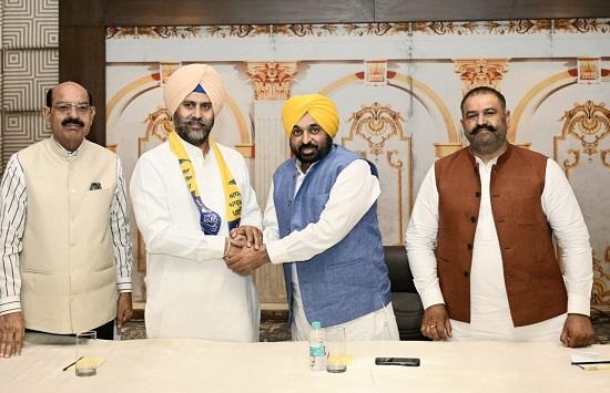  | Congress suffers setback as Rana Gurjeet Singh's nephew joins AAP ahead of Jalandhar by-elections- True Scoop