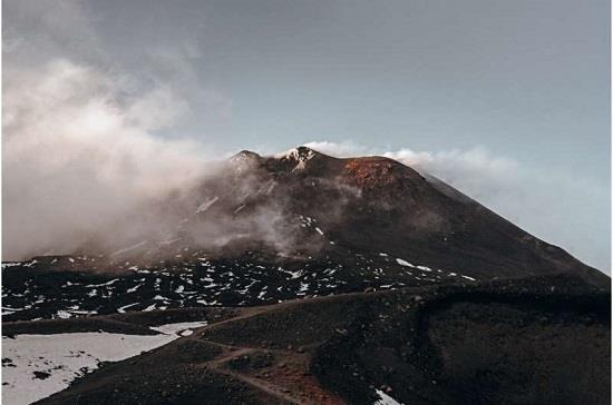 Mount Etna Volcano Erupts, Rains Ash on Catania, Forces Flight Suspension at Local Airport