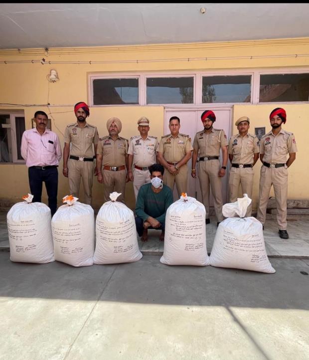 Pathankot police busts major drug smuggling chain from jammu and kashmir to punjab