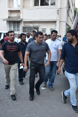 Gangster Lawrence Bishnoi assigned contract to kill Salman Khan to his brother Anmol Bishnoi’ | India-News,India-News-Today,India-News-Live- True Scoop