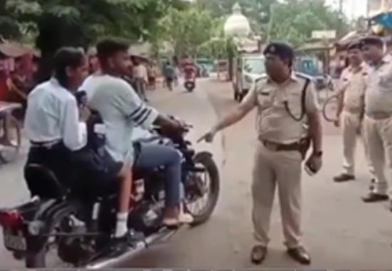 Sidhu Moose Wala called 'Terrorist' by Jharkhand cop in a viral video; Probe On | Trending-news,Live,Breaking-news- True Scoop