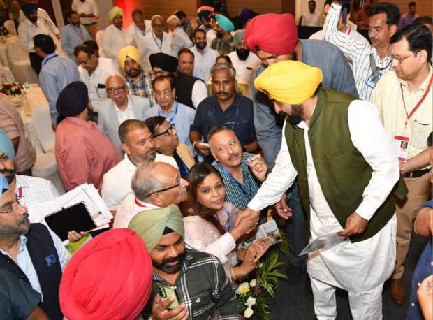 Kejriwal lauds Punjab CM for taking path breaking initiatives to promote industrial development in state | Punjab-News,Punjab-News-Today,Latest-Punjab-News- True Scoop