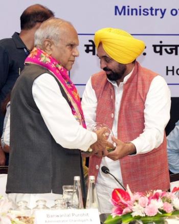 AAP questions Punjab Governor on liquor smuggling from Chandigarh to state